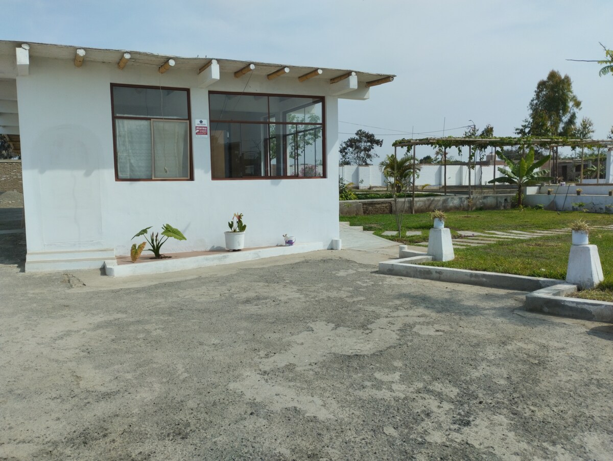 Habitaciones en casa de campo en Chincha.
D1