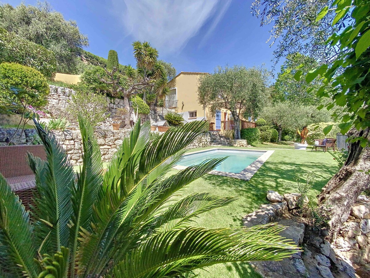 • Maison provençale • Piscine-Clim-Vue panoramique