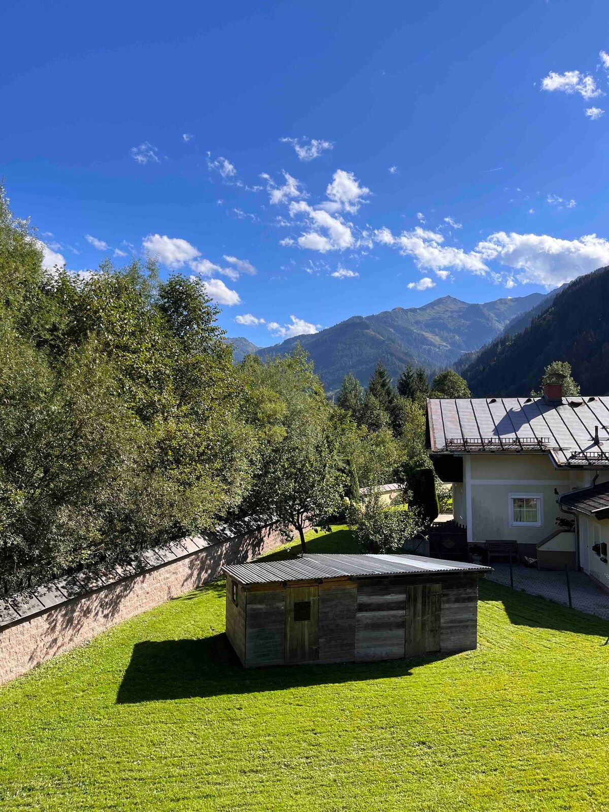 Einfamilienhaus mit Garten- und Sonnenterrasse