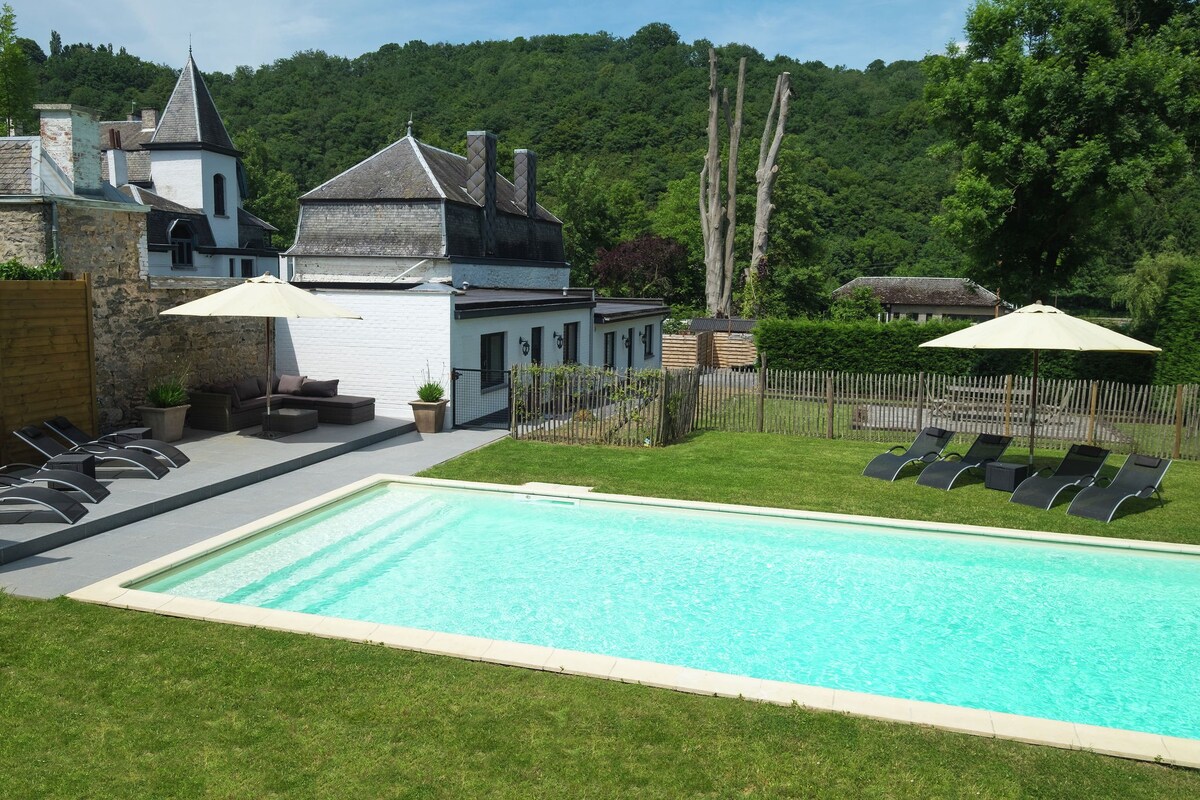 Modern Mansion in Hastière par Delà with Pool