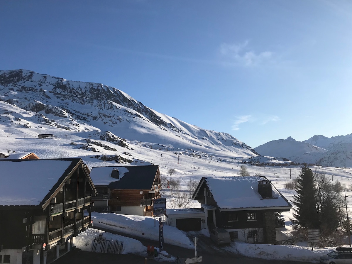 Alpe d 'Huez ht直达滑雪场，欣赏美景