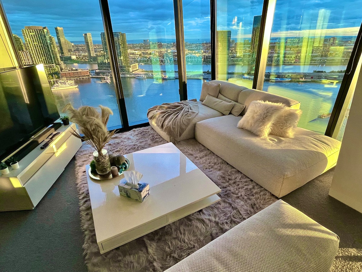 LUXE Docklands Marina Views 2BR Chic Apt
