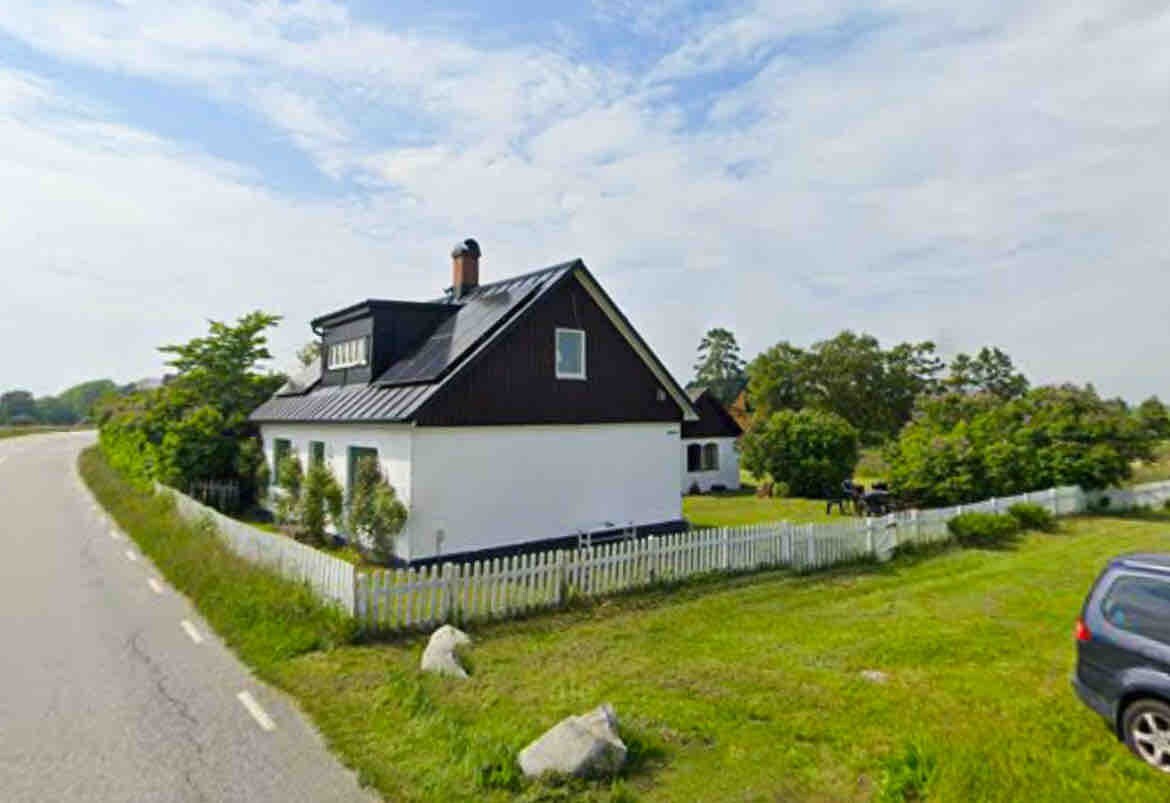 Sommarhus med egen trädgård i Smygehamn