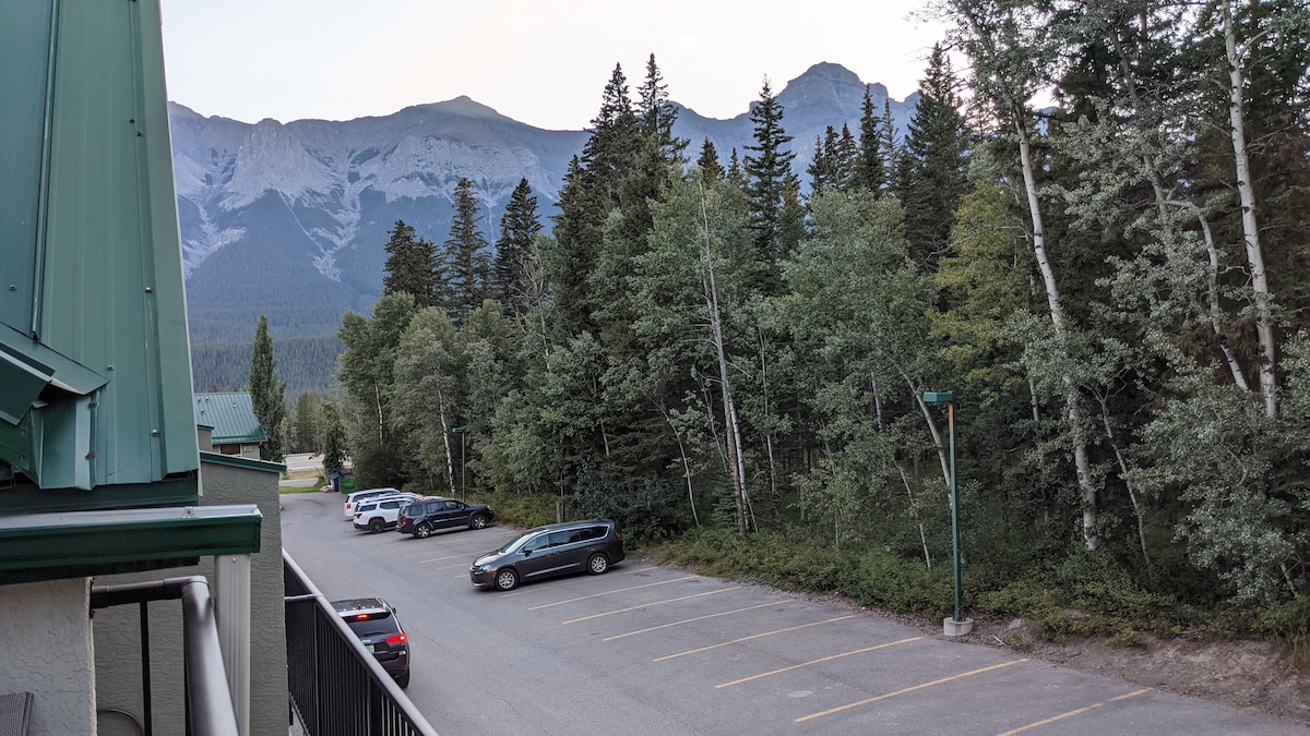 位于班夫森林（ Very Edge of Banff Forests ）上的❤山间度假木屋