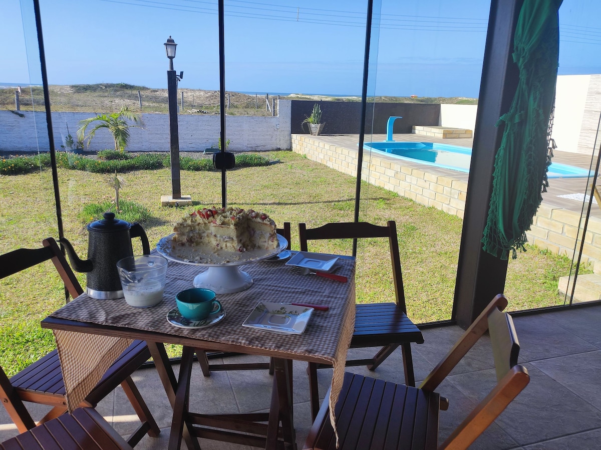 Casa agradável com piscina e vista para o mar 50mt