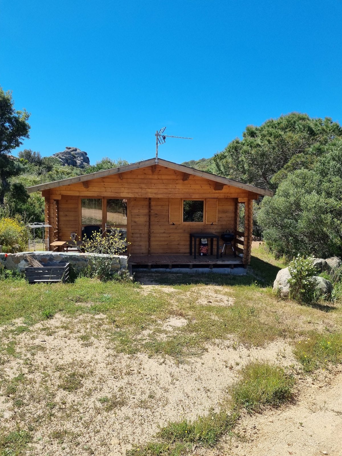 Chalet chaleureux au milieu du maquis