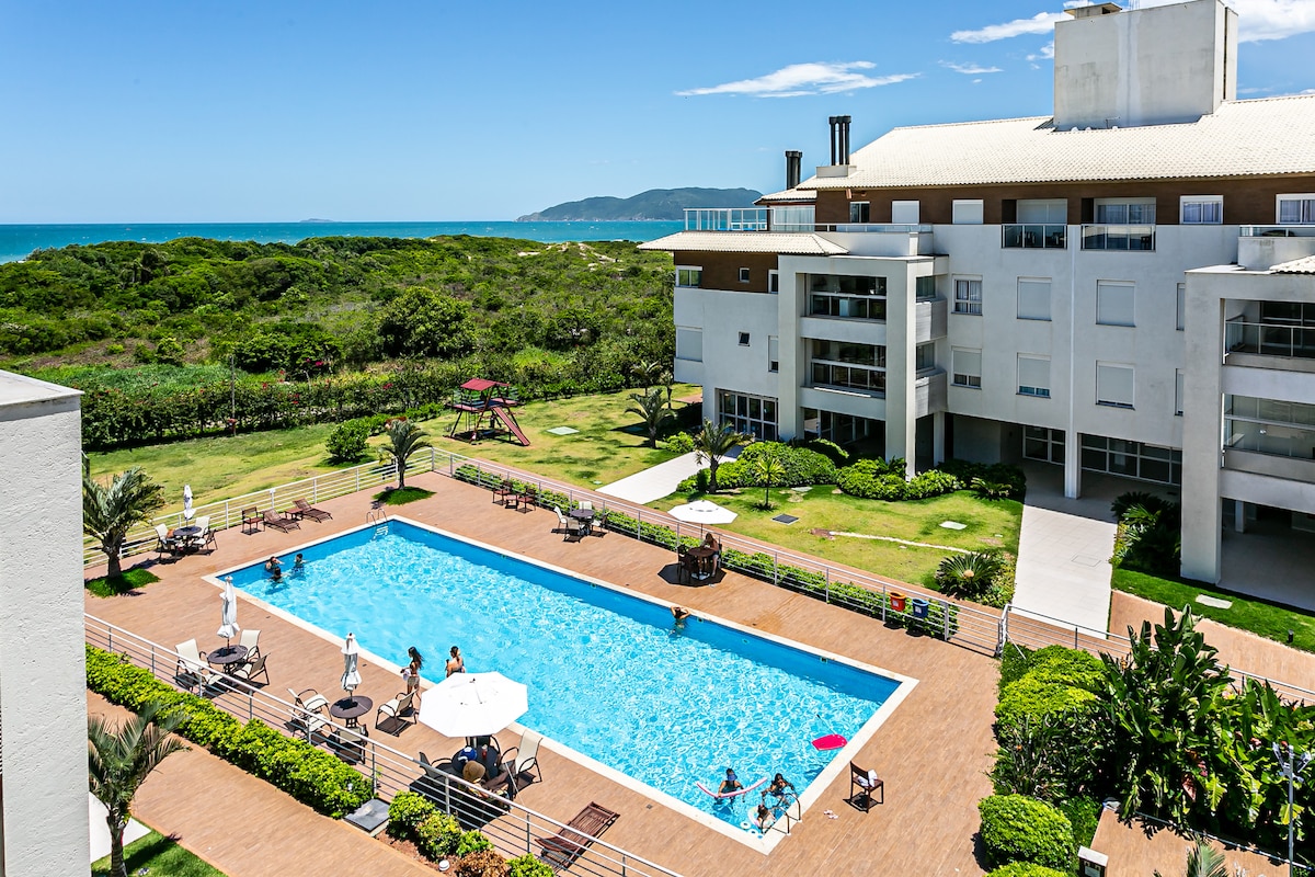 Linda cobertura pé na areia com Jacuzi aquecida