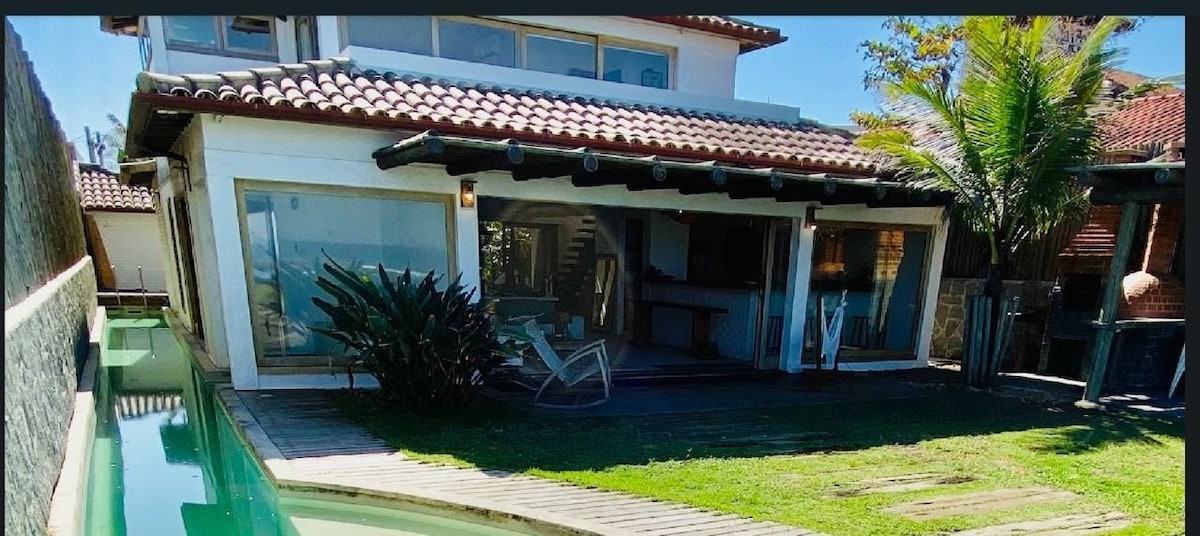 Divino Recanto sua casa na praia, quatro suítes.