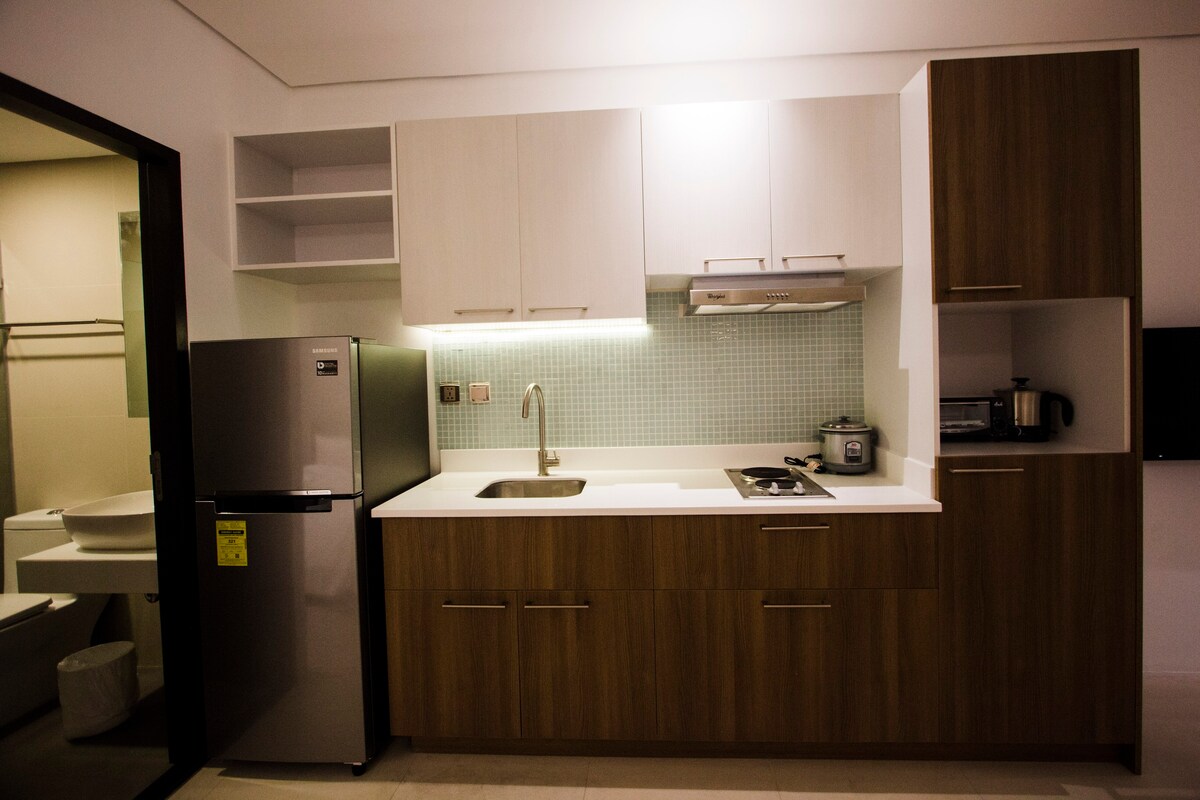 Fully furnished 35sqm apartelle w/ 100mbps fibr