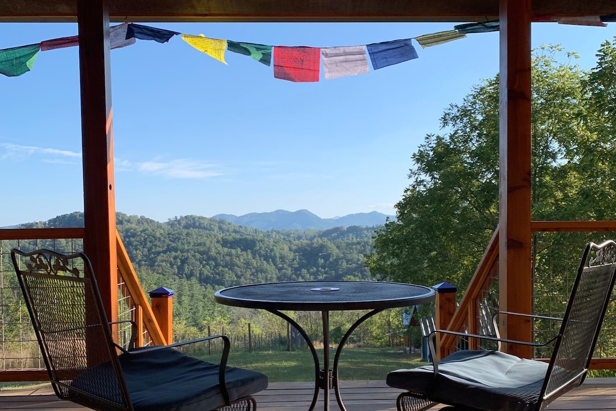 Romantic Eco-Chic Getaway w/ Views near Asheville