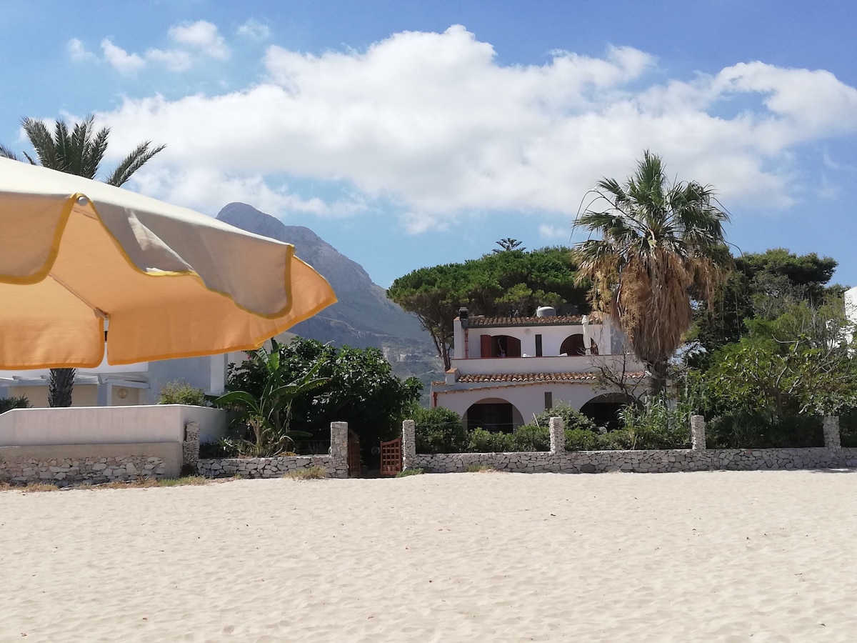 圣维托洛卡波海滩上的伊比斯库斯别墅