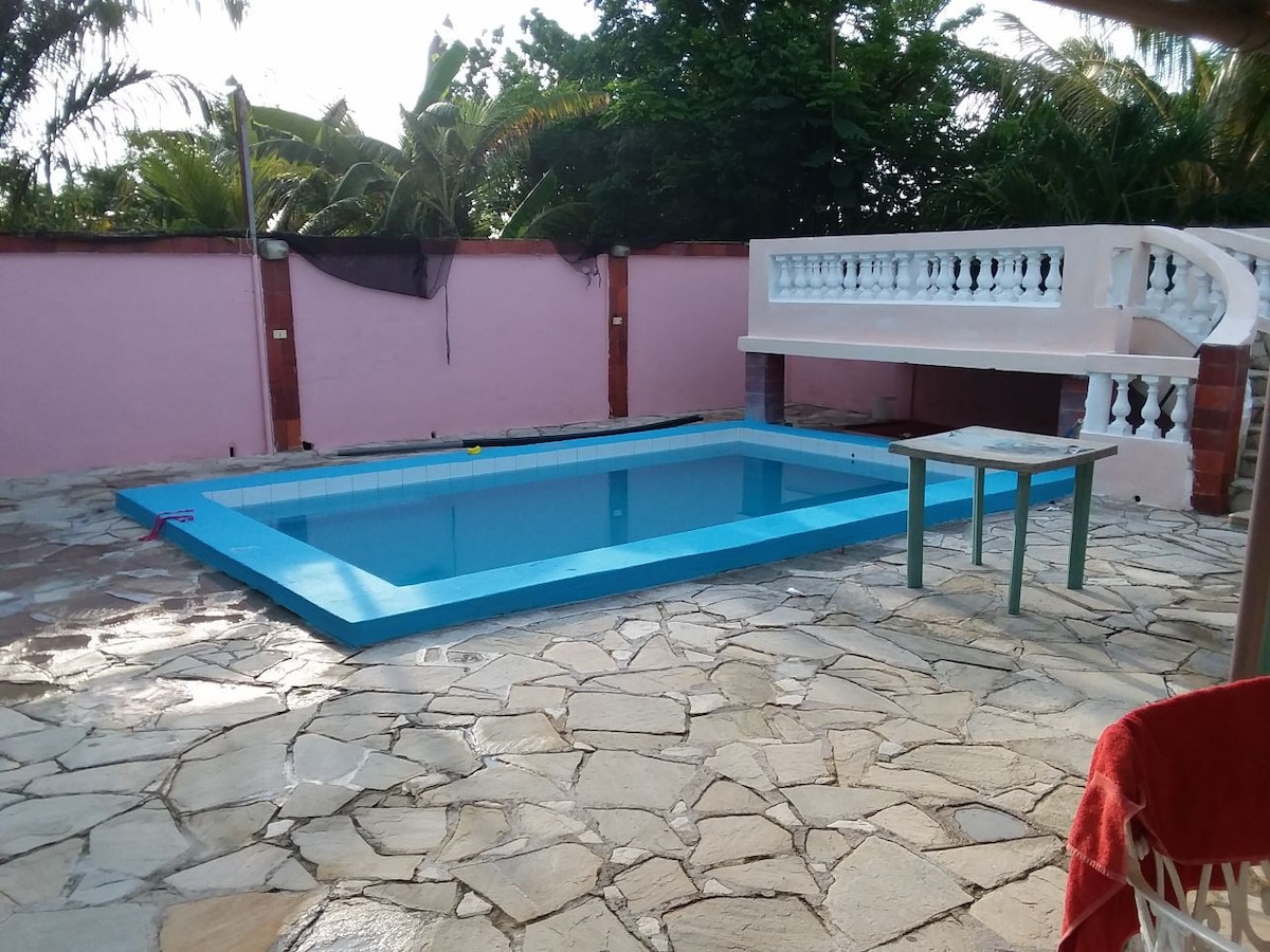 Casa en la playa segura, cerca de la Habana