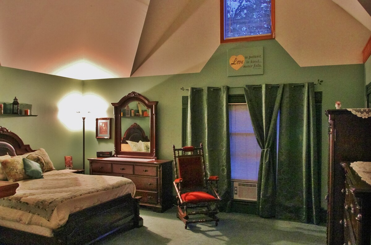 The Love Suite at The Pearl Center