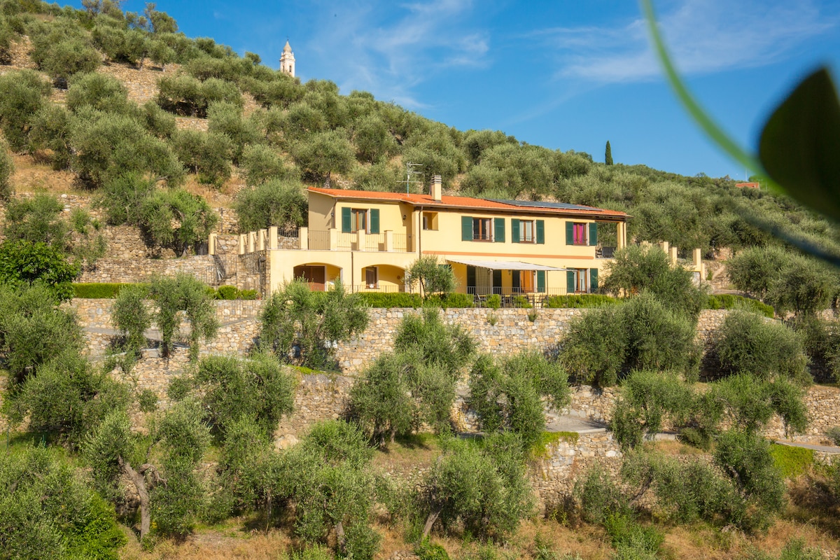 Villa per gruppi con giardino e piscina privata