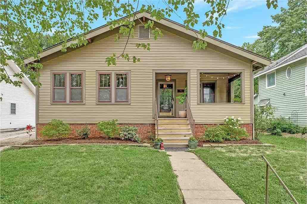 Modern Bungalow 3BR Home near downtown & UI campus