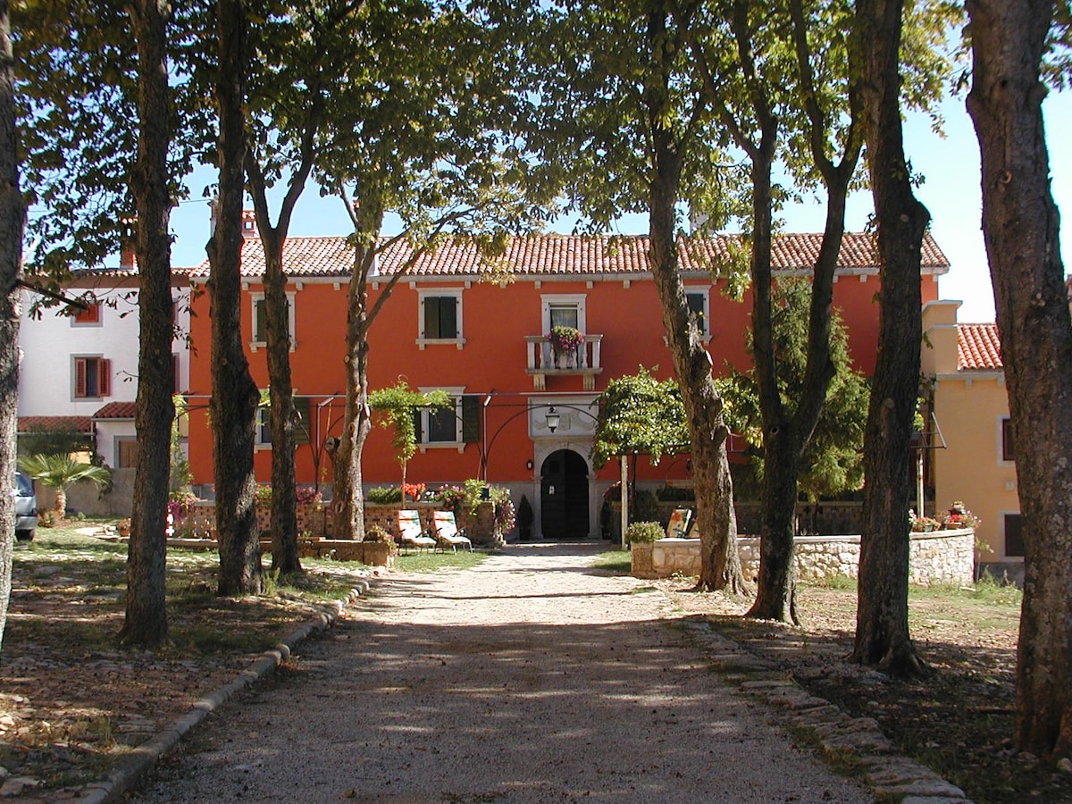 Palazzo Lazzarini-Battiala apartment  "Smreka"