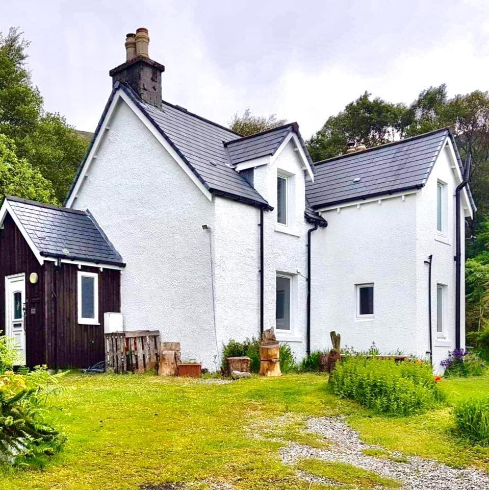 布拉卡拉小屋（ Bracara Cottage ） ，可欣赏莫拉尔湖（ Loch Morar ）的迷人