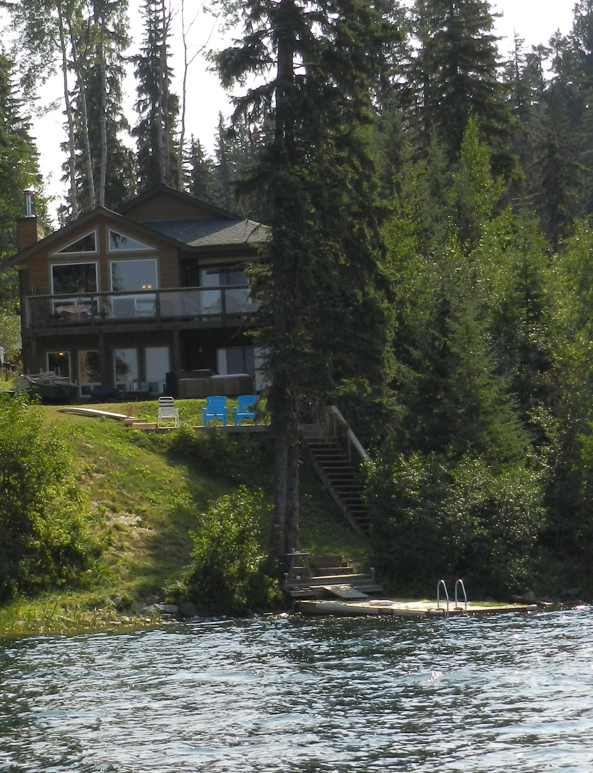 The Loony Bin - Bridge Lake Waterfront Cabin