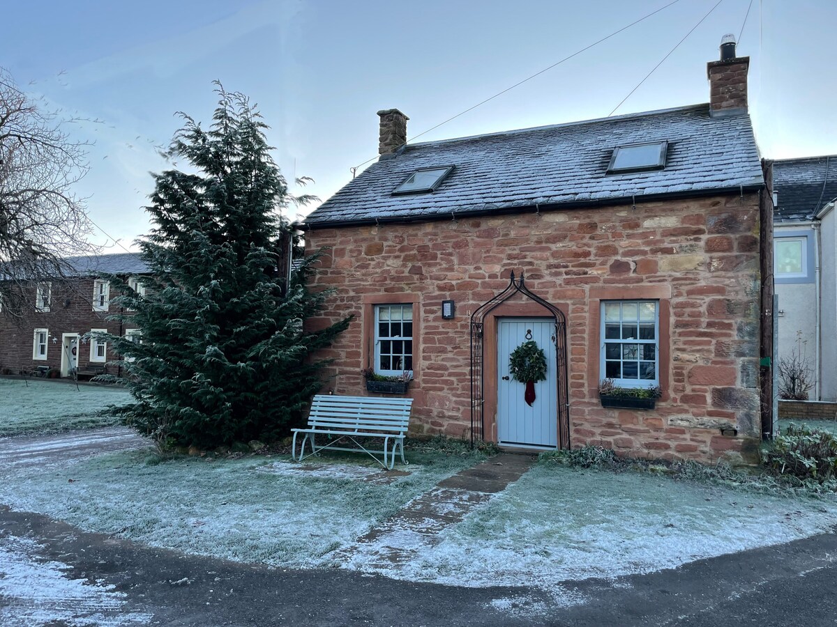 坎布里亚（ Cumbria ）古老的Cobbler 's Cottage -充满魅力