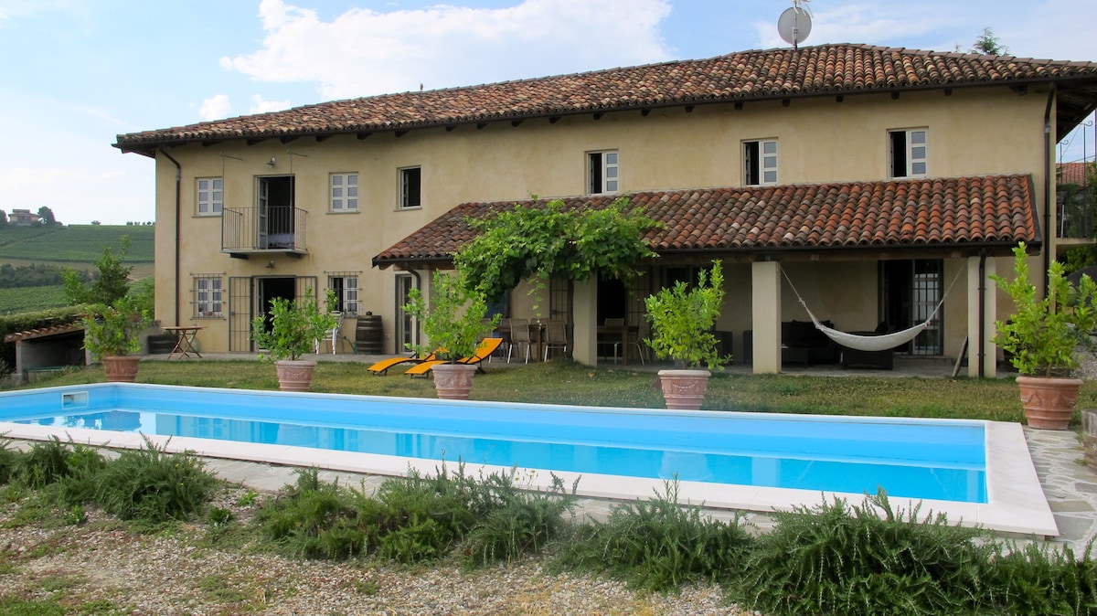 葡萄园农舍，配有大泳池Langhe Piemonte