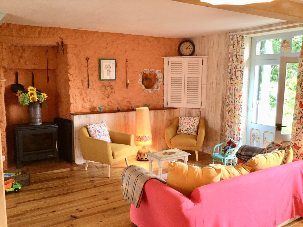 Cottage with pool Charente/Dordogne border