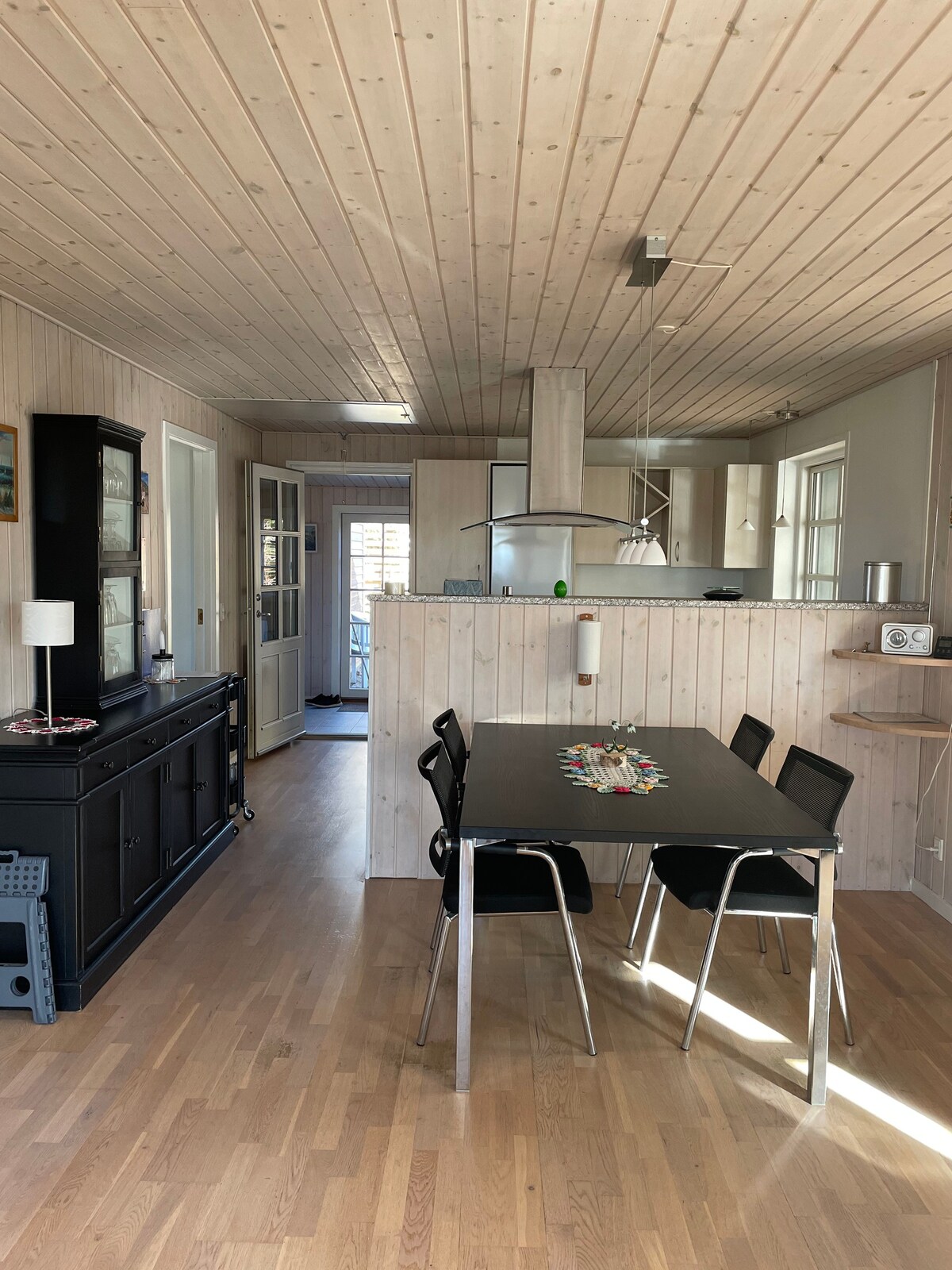 Øster Hurup -带宽敞带顶棚露台的度假屋