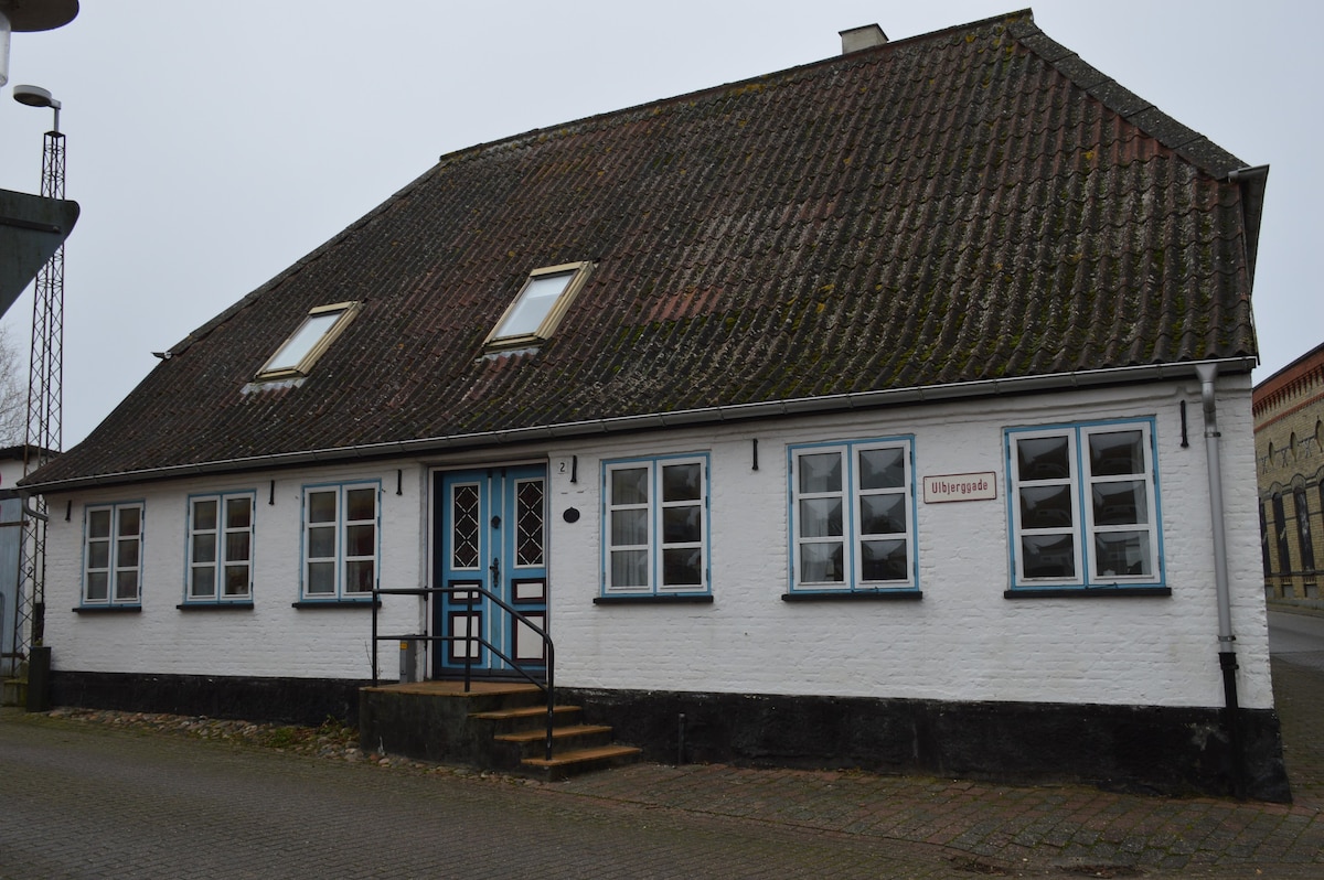 位于老Høgeri Nordborg市中心的舒适联排别墅。