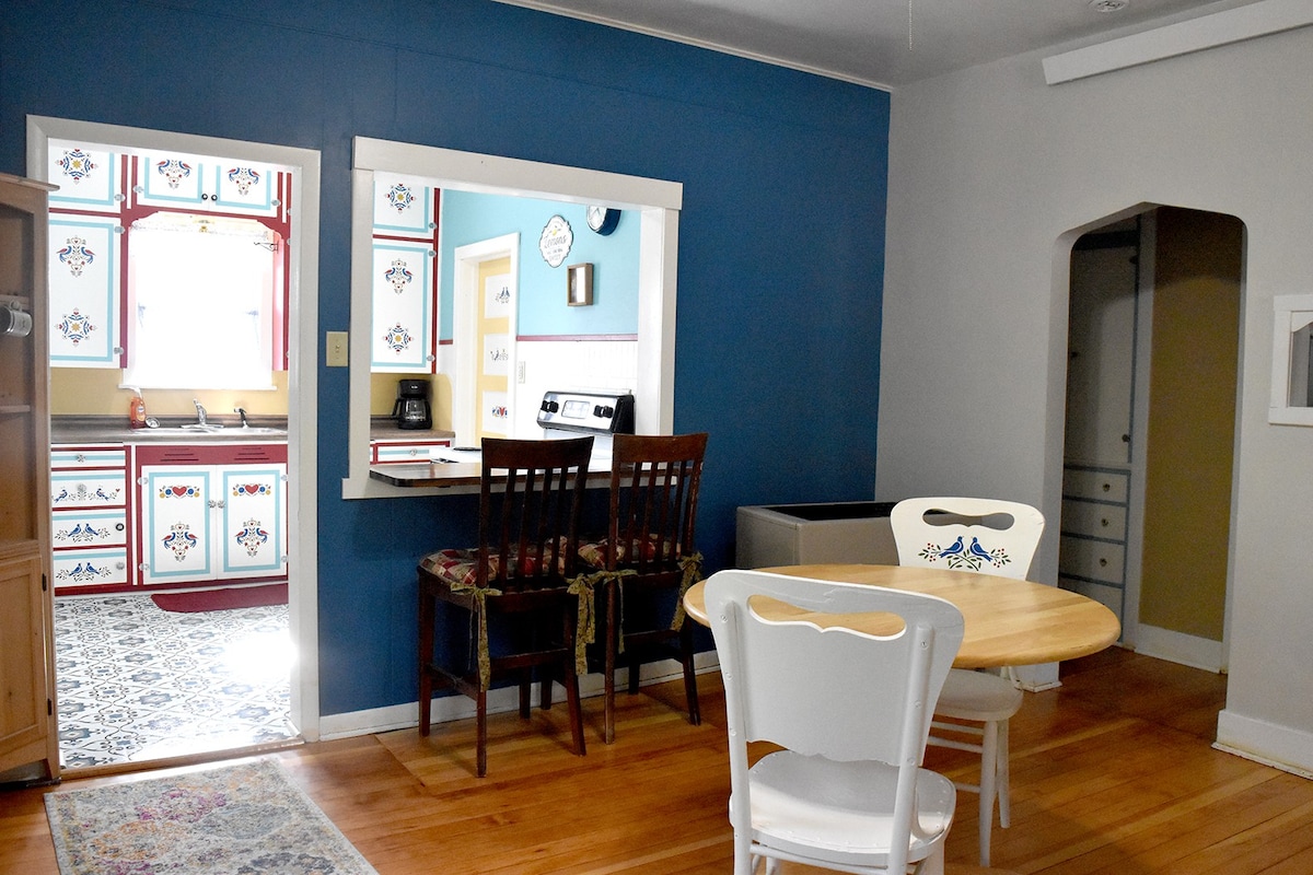 Charming and Cozy Historic Bluebell House. 2BR