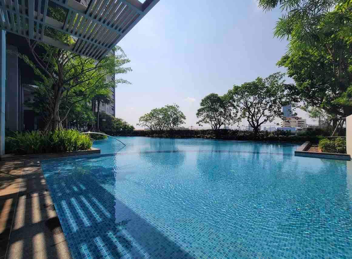 8.湄南河夜景WiFi两房两卫泳池 健身房高层公寓  近摩天轮 暹罗 大皇宫