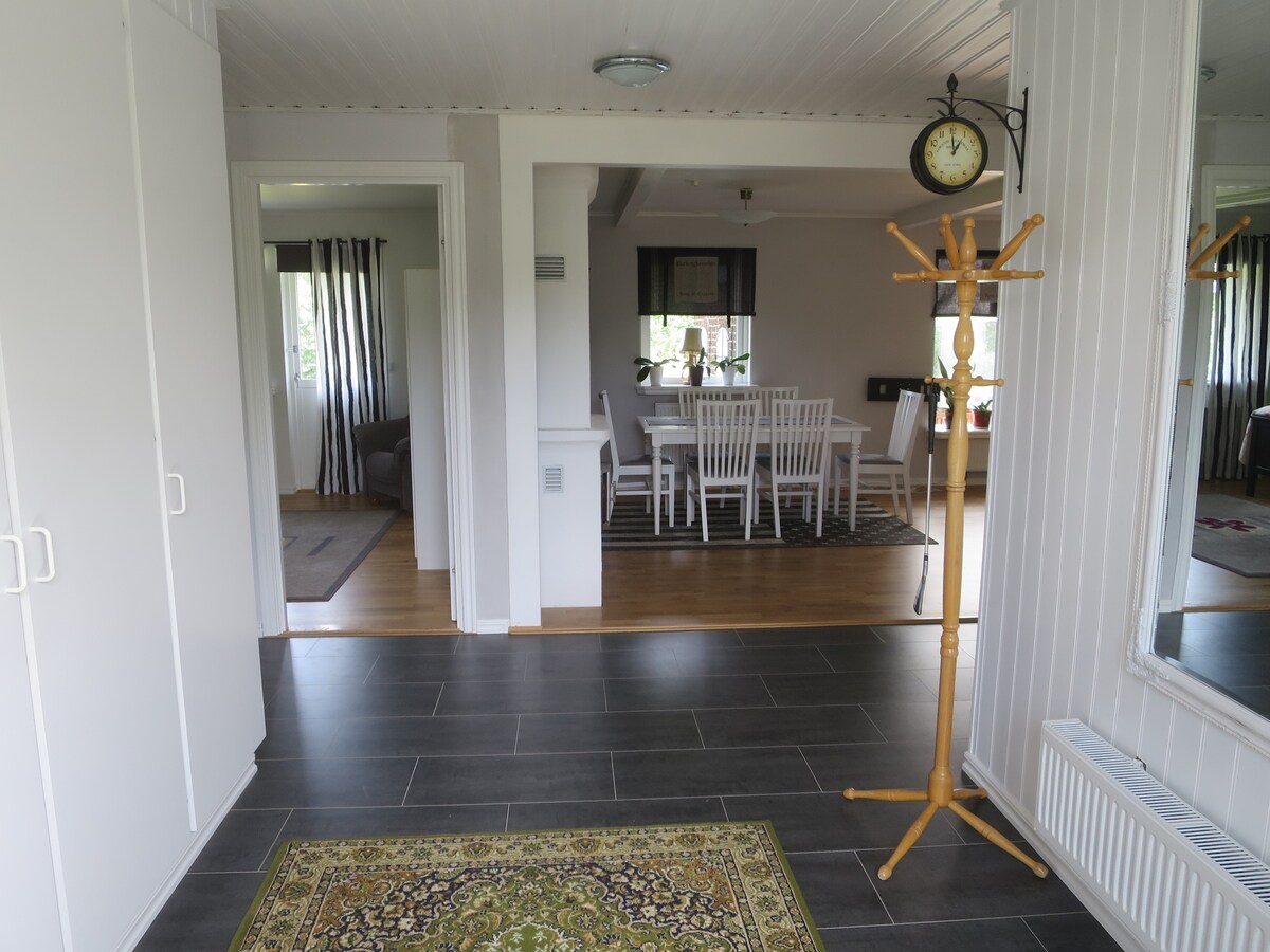 新装修的大型别墅，位于Öland的农村地区。