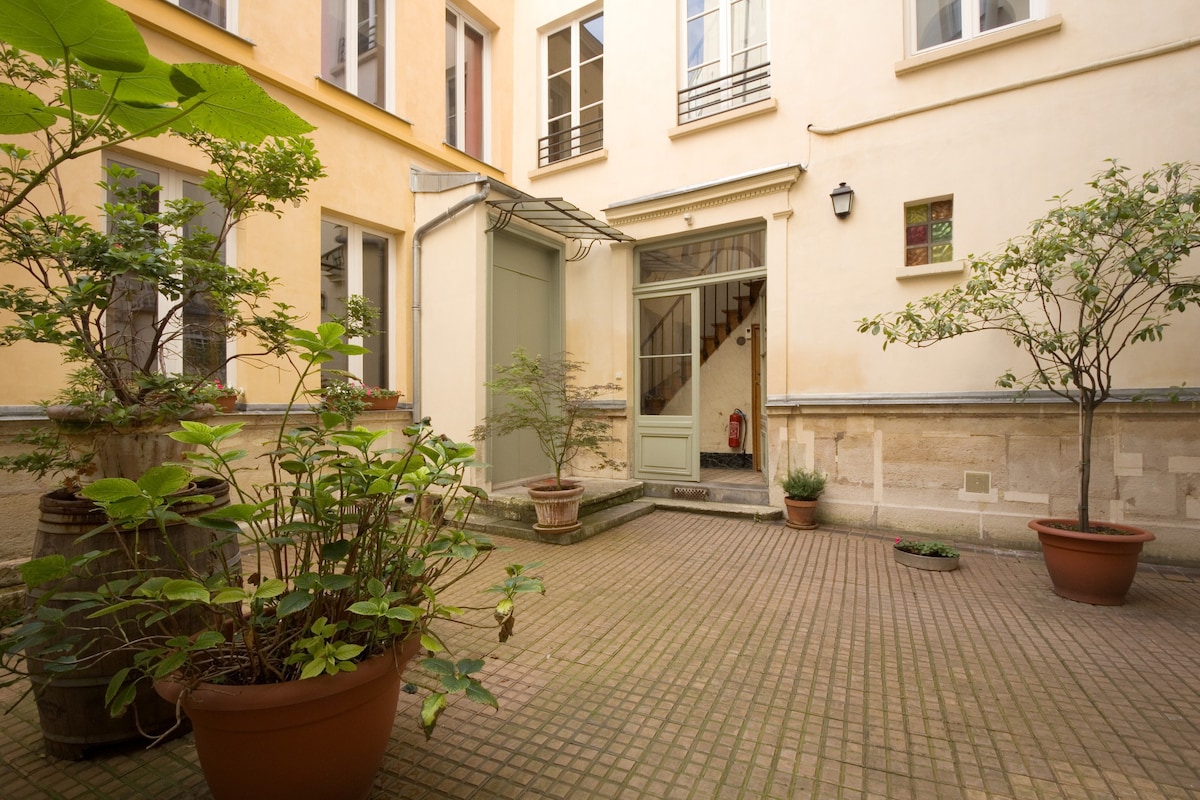 巴黎圣母院附近的小型新单间公寓