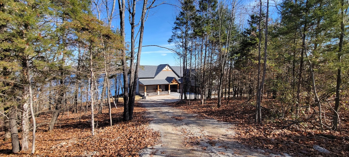 Lakefront Luxe Home on Lake Alpine - Innsbrook, MO