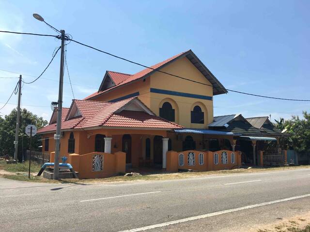Kampung Raja的民宿