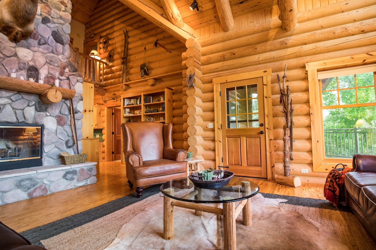 Dancing Bear Lodge-Log Cabin