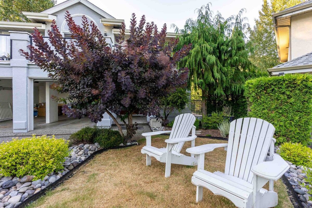 Bright & Spacious Mountain View Family home