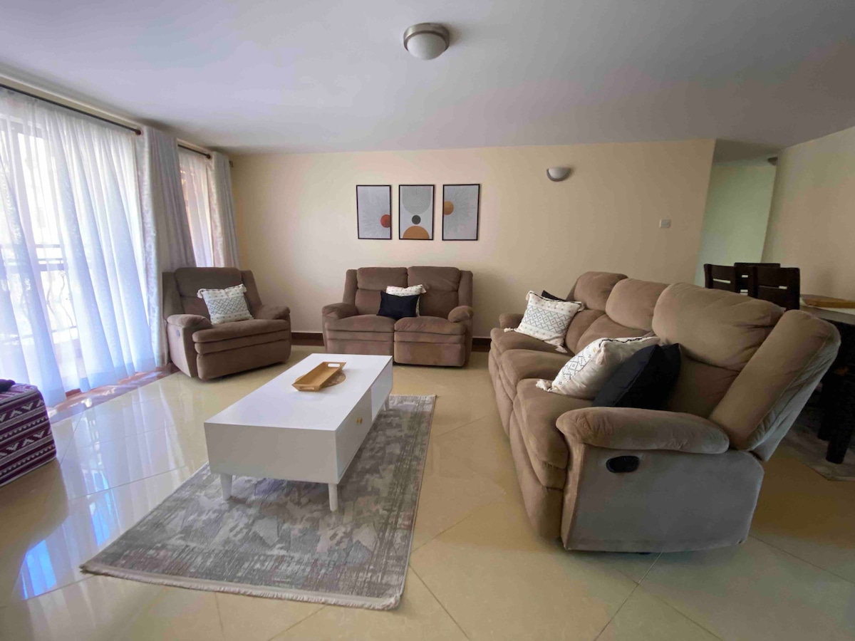 Spacious apartment close to the most popular malls