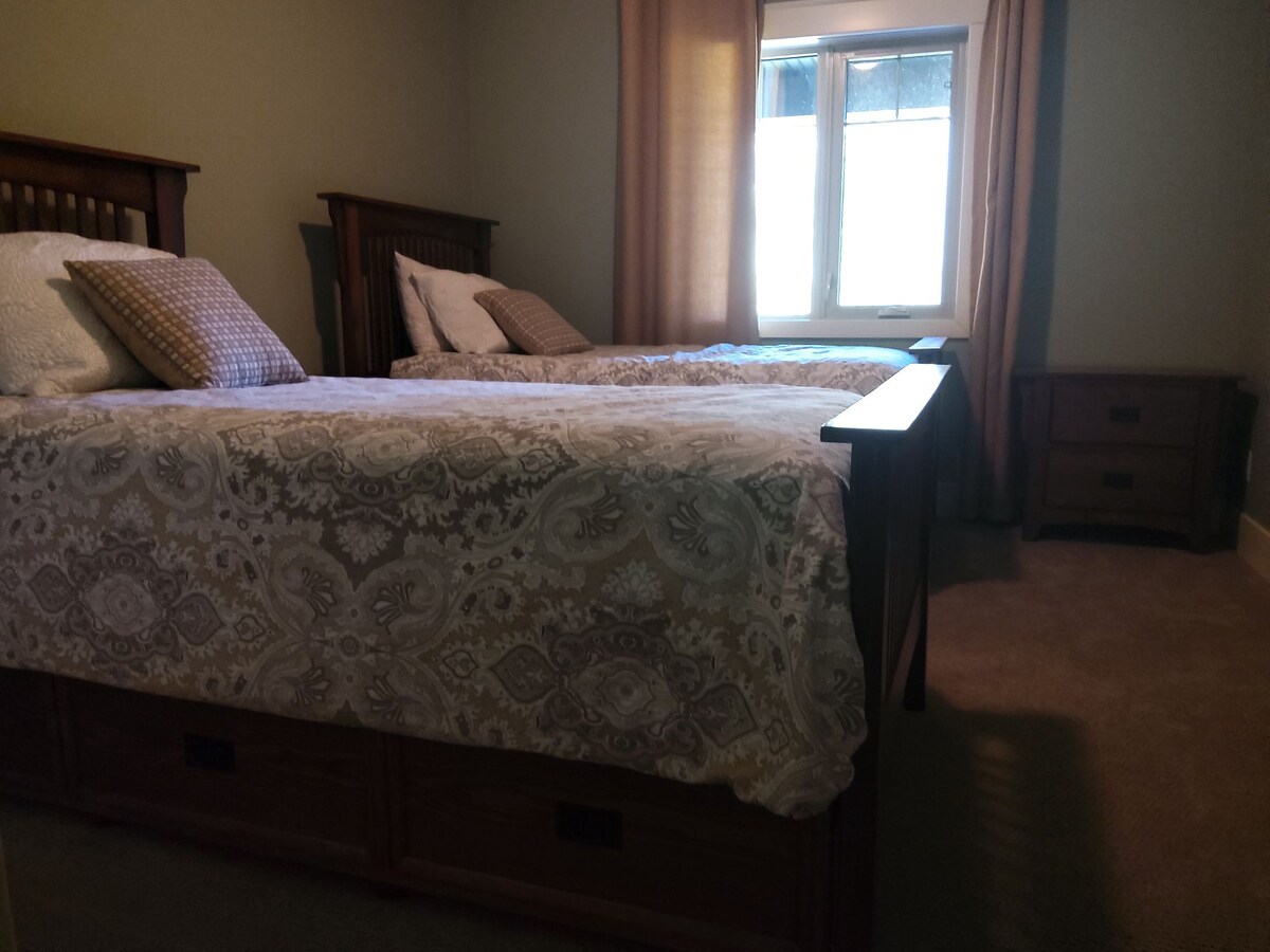 Edgewood Bed and Breakfast - Evergreen Room