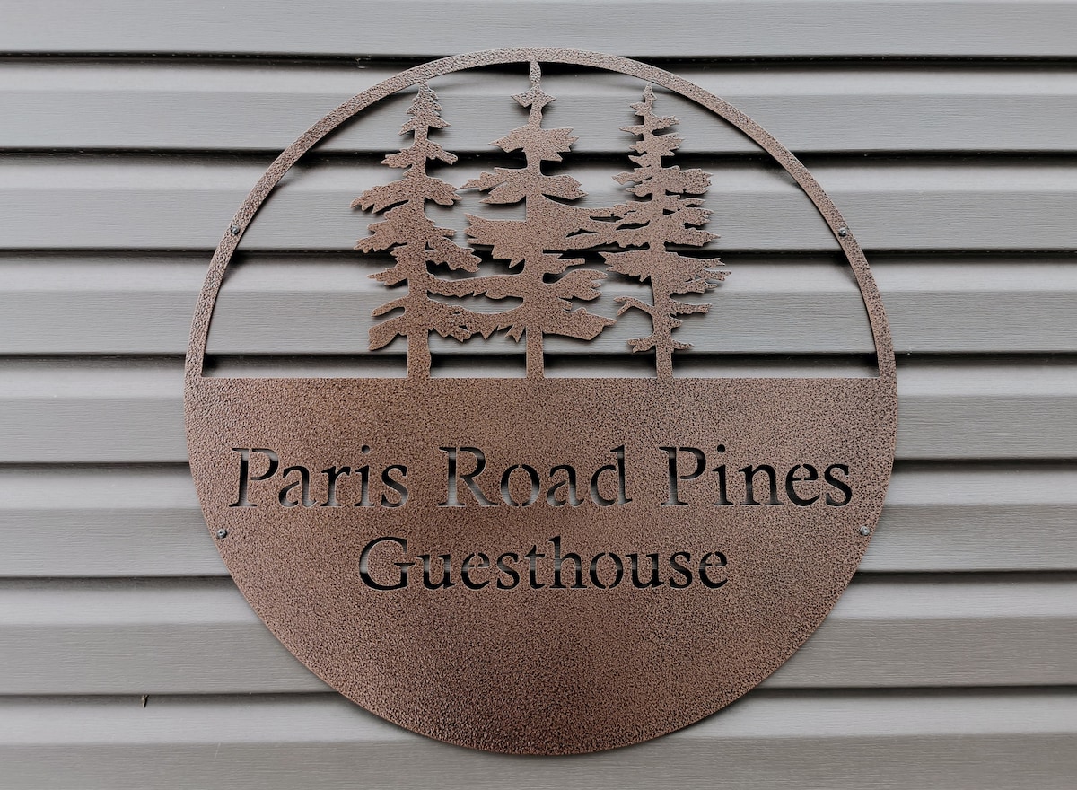 Paris Rd Pines ，靠近高速公路的迷人度假胜地