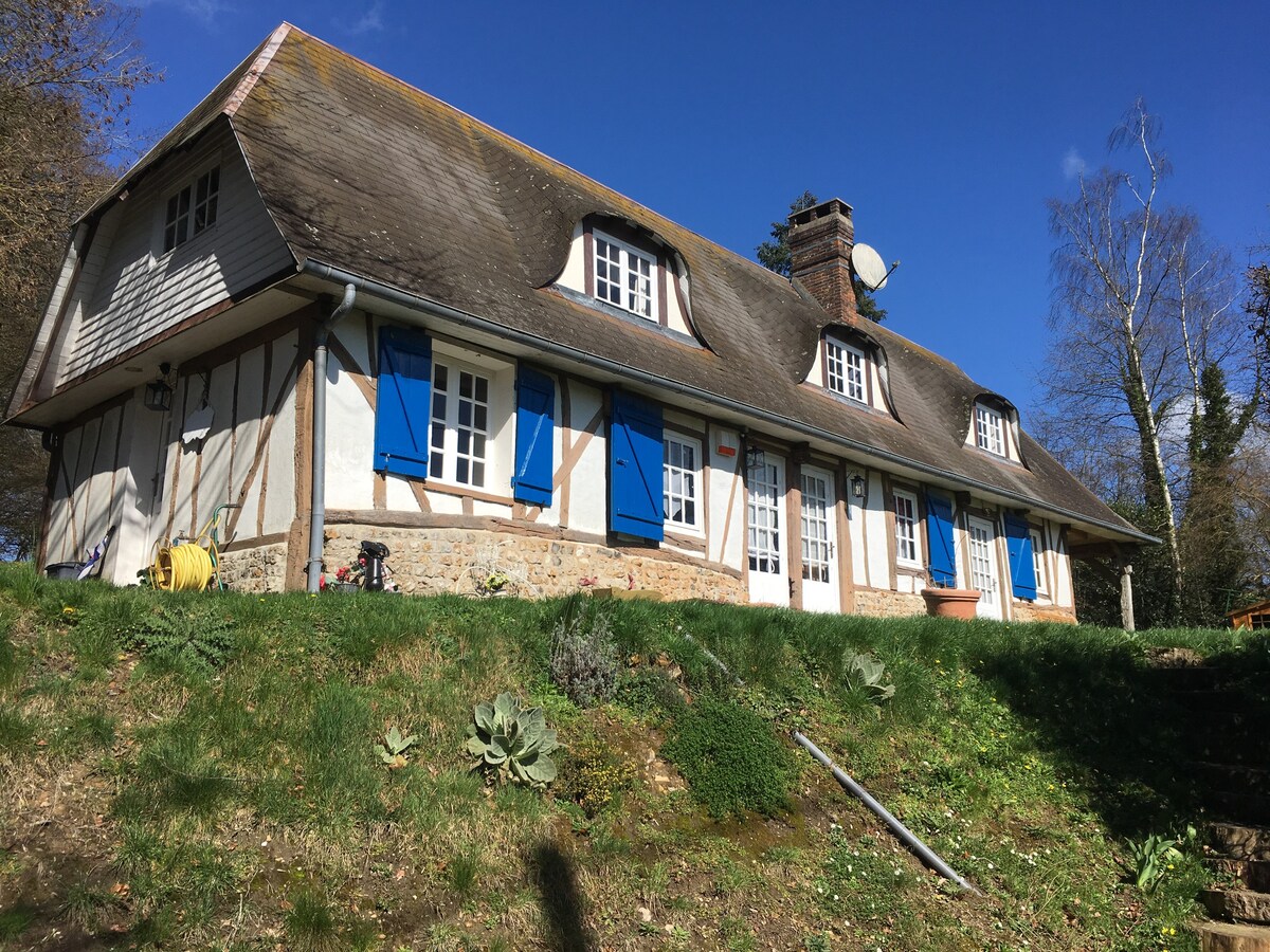 Normande de charme à l'orée d’un village typique