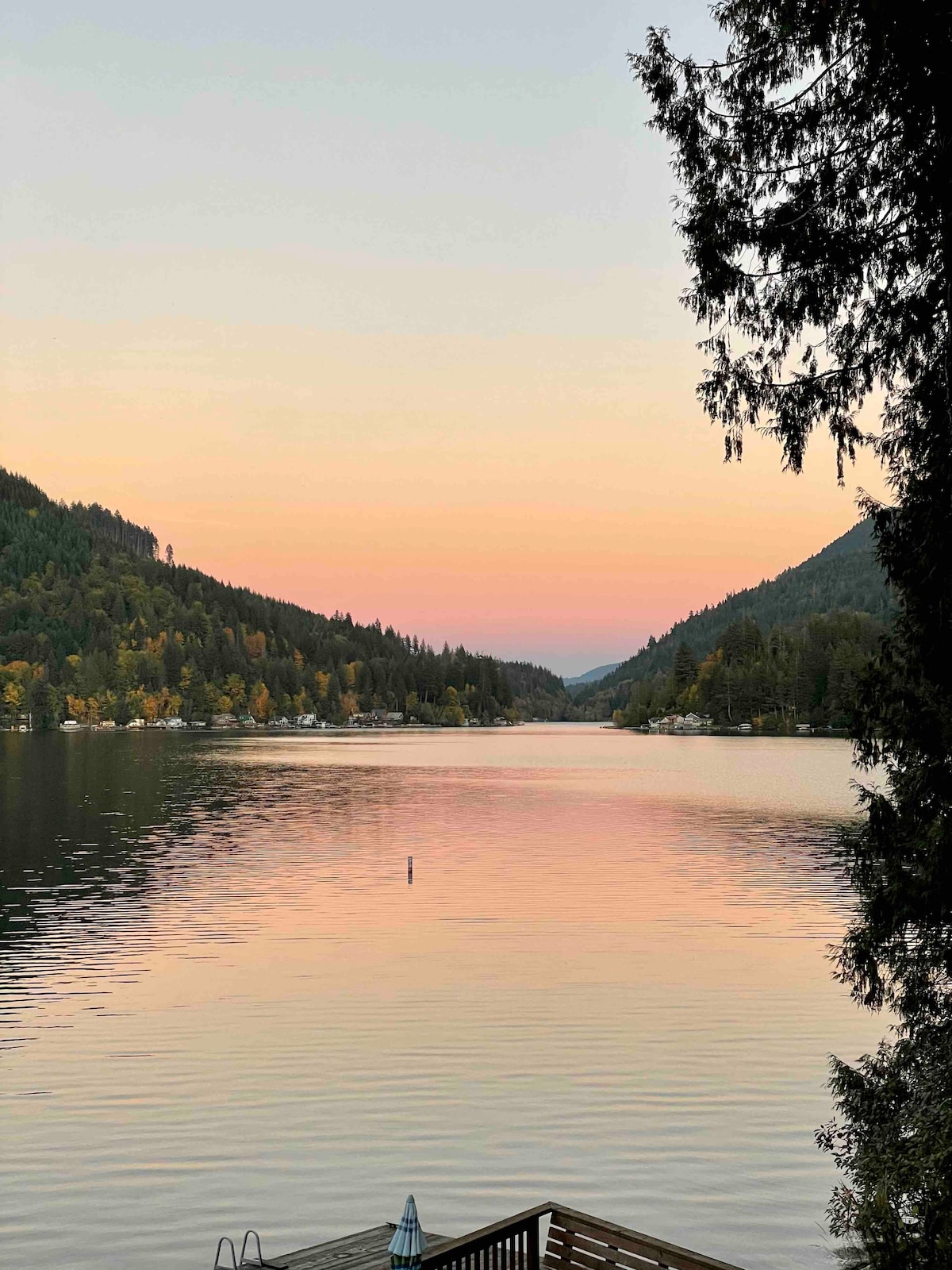 Secluded "Reflection Point" at Lake Sutherland