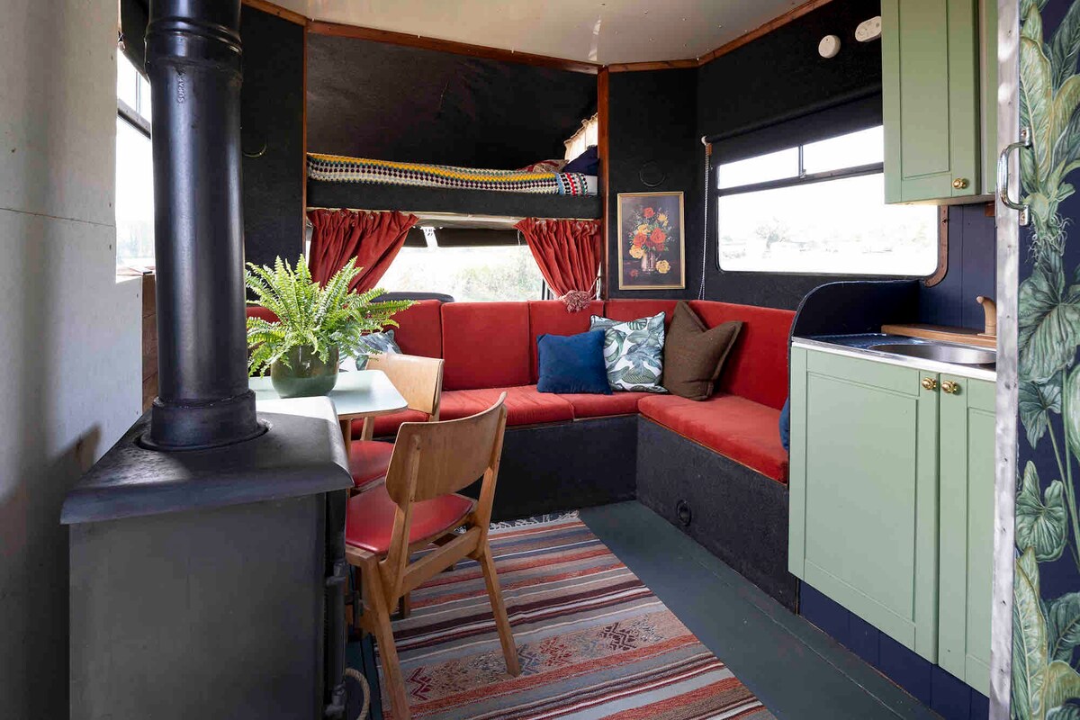 Quirky Horsebox Glamping. Chew valley, Bristol *