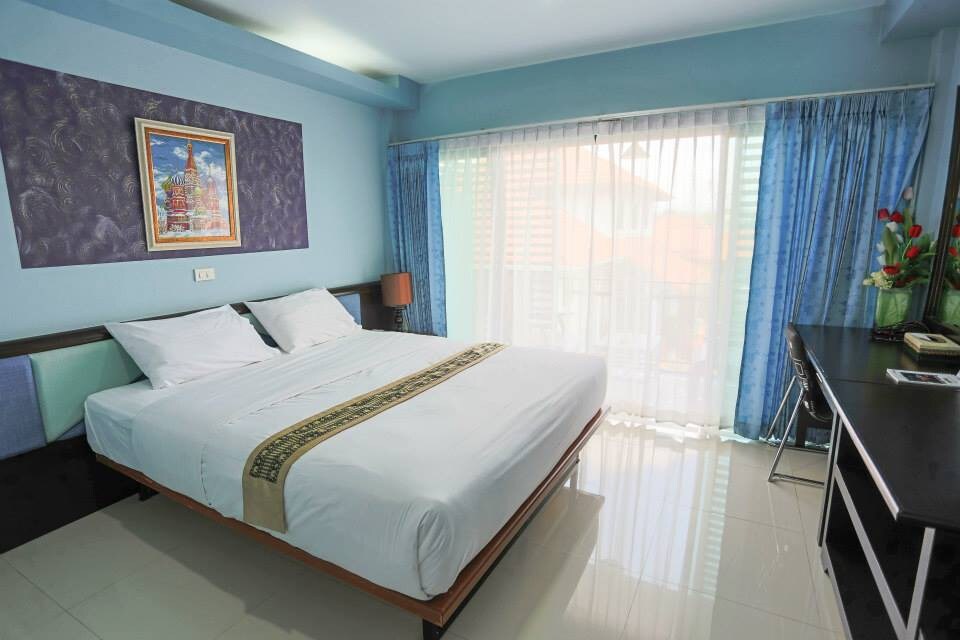 Chayadolresort ，加大号双人床，带卧室、健身房和游泳池