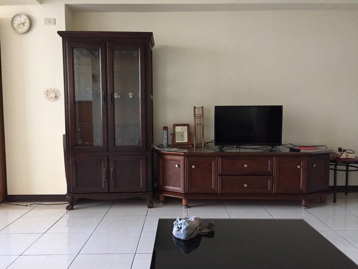 Large room, Near BigCity 市區，近巨城購物中心