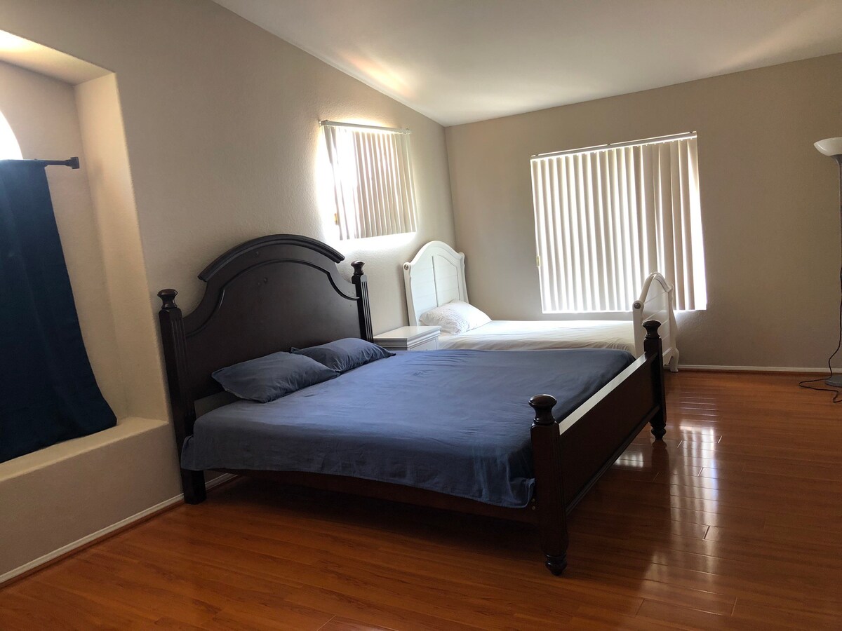 宽敞明亮家庭大客房可增加单人床垫
