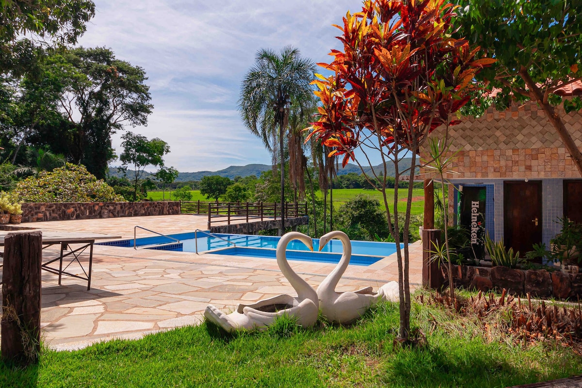 Casa de campo com piscina aquecida.