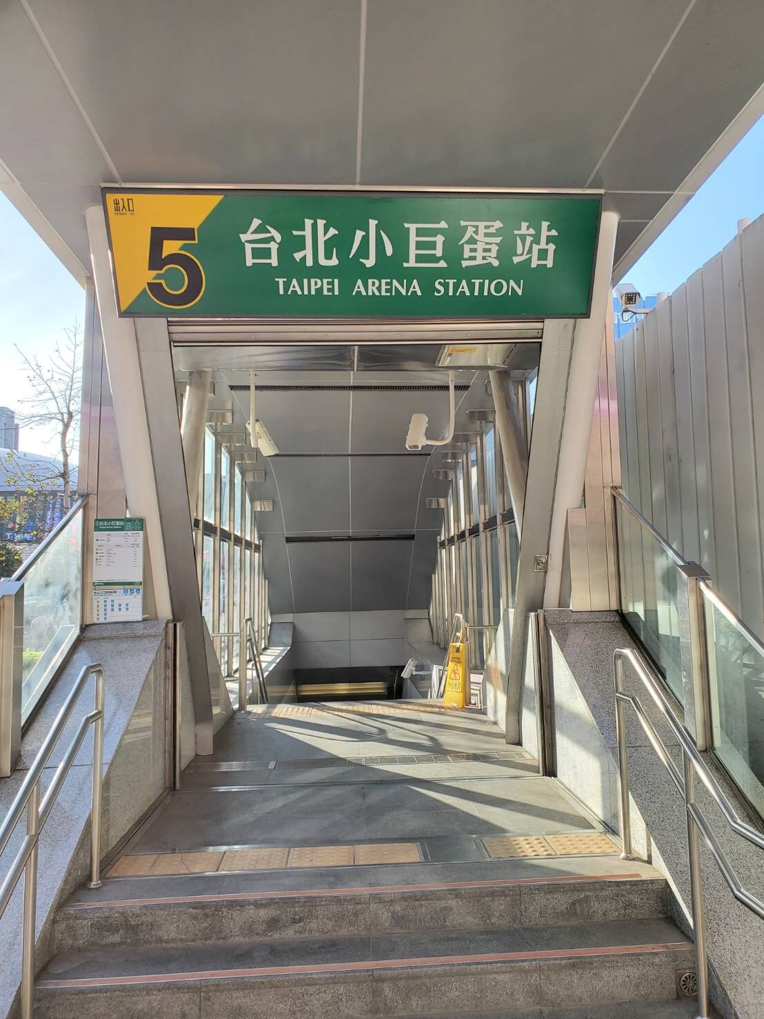 T05. MT House  小巨蛋捷運站30秒 免費 每日清潔 寄放行李 附 浴缸 洗衣機 掛燙機