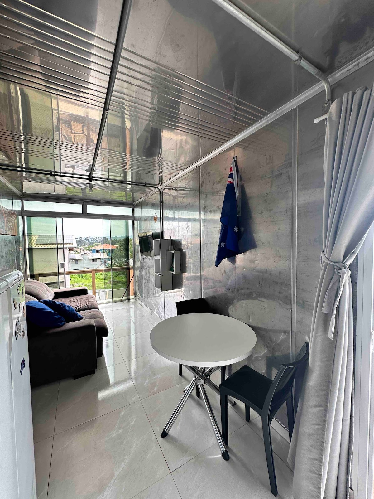 #Lake View Guest House - Container Sydney
