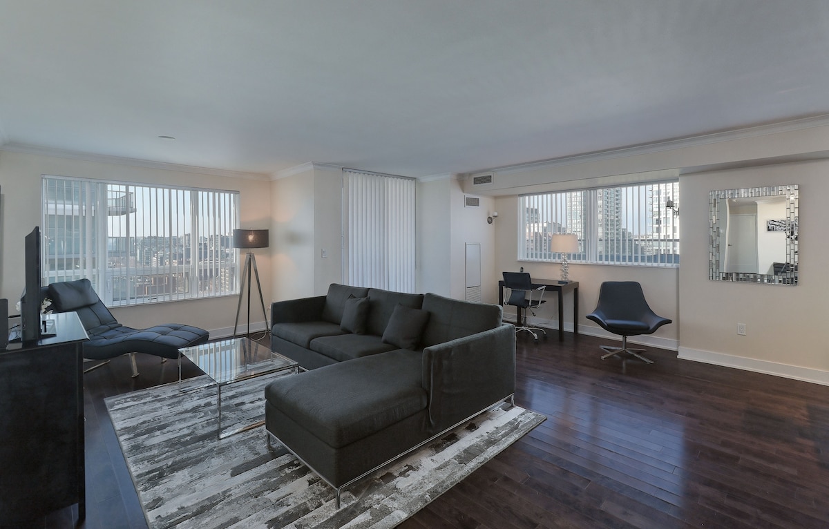 2 Bd/2 Bth Deluxe Furnished Condo-Downtown Toronto