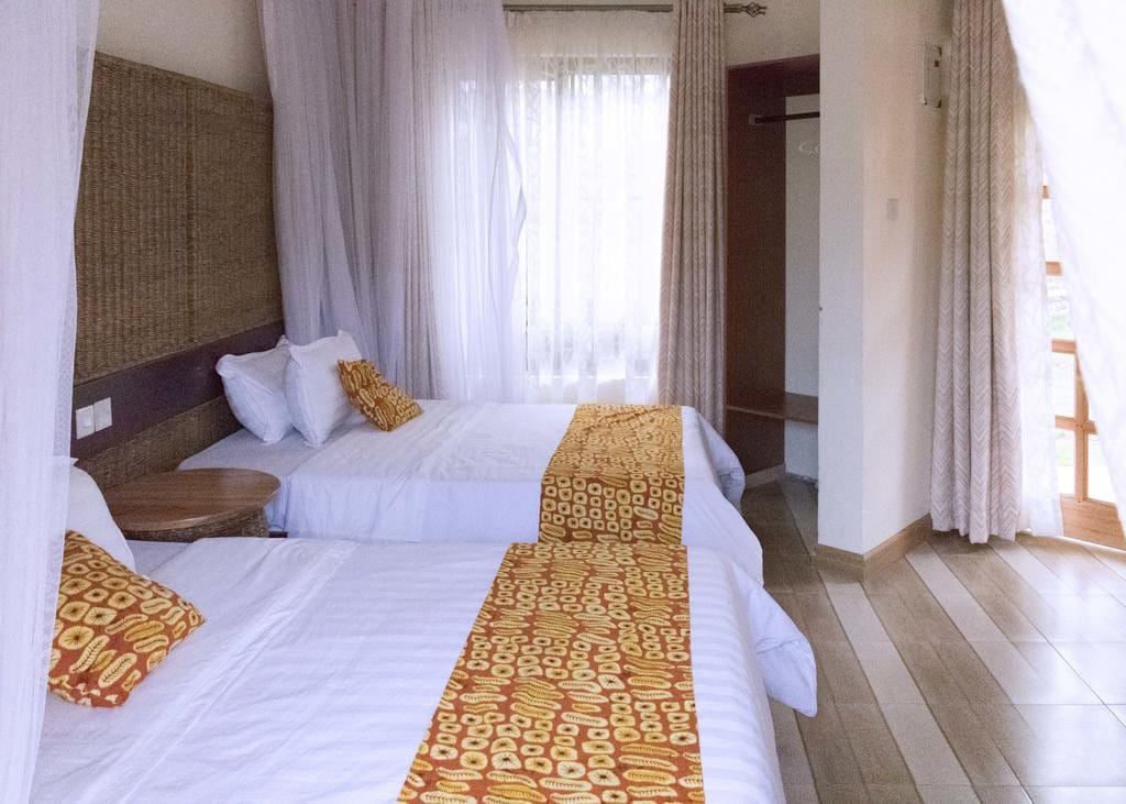 TOORO FAIRWAY HOTEL - TWIN ROOMS