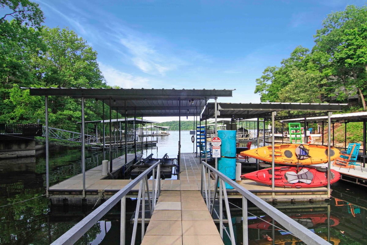 Lakefront Resort Home!  Dock, Firepit, Kayaks